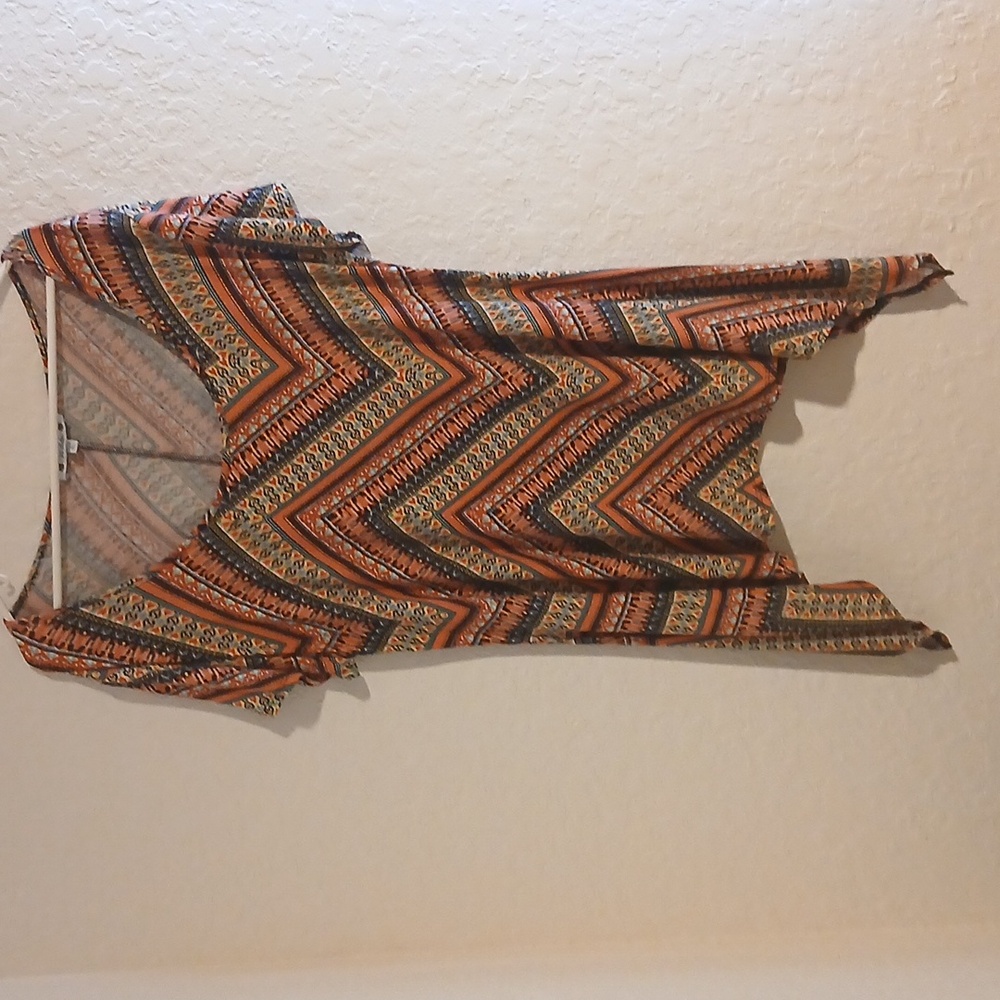 Wilde Chevron Patterned Top Size XL ASYMETRICAL HEM Size XL BOHO
